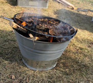 今回は…今流行りのBBQお役立ちＤＩＹ　ブリキバケツご紹介
