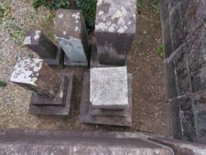 今年最後のお仕事…平和公園のお墓のお掃除です。